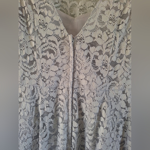 David's Bridal Short Sleeveless Illusion Lace Bridesmaid Dress Size 12 - Picture 7 of 14